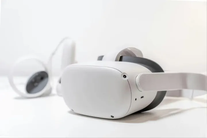 Visore e controller per la realtà virtuale